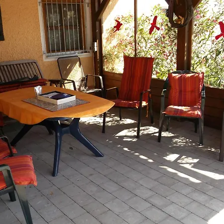 Gemuetliche Mit Grossem Garten Апартаменты *