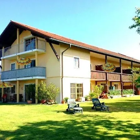 Gemuetliche Mit Grossem Garten דירה